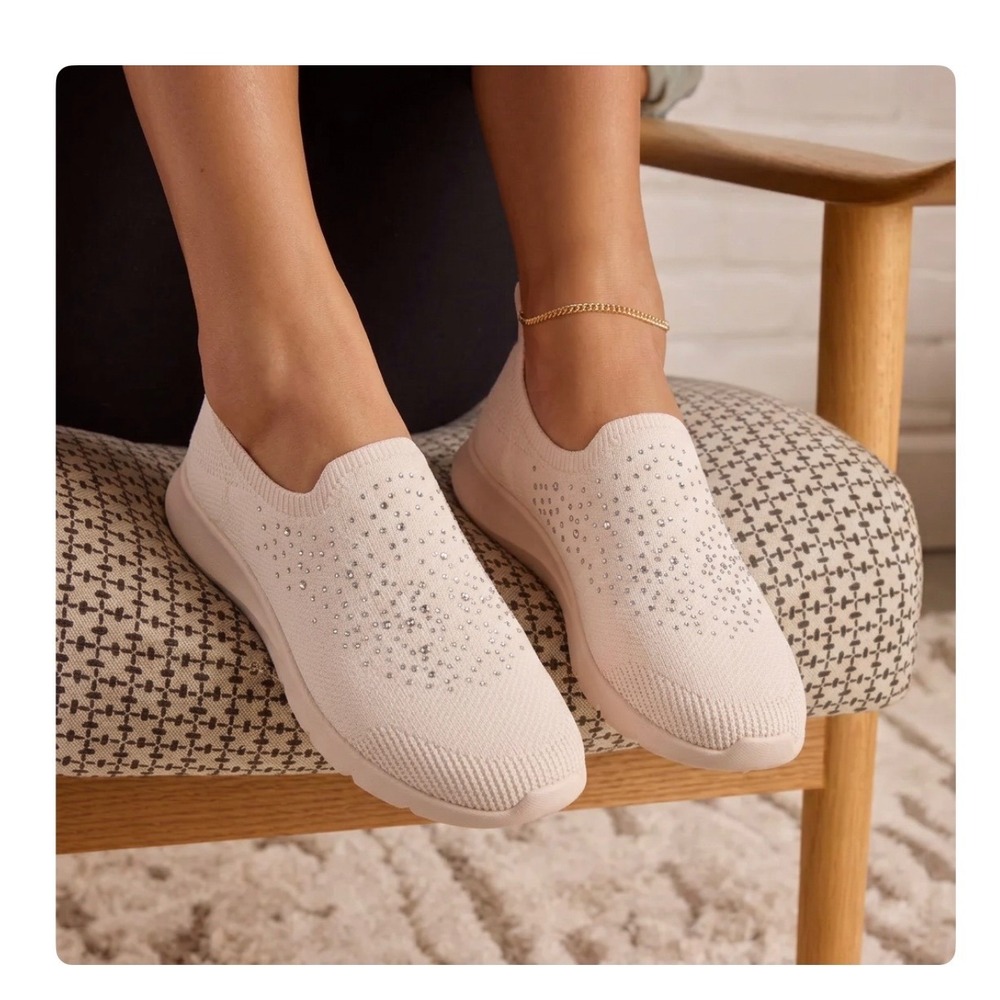 Revitalign Womens Rhinestone Knit SlipOn Sneakers Cream Blush Wide 8D Rhinestone